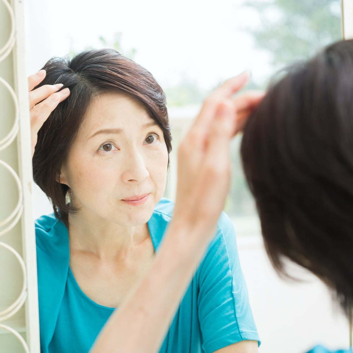 薄毛が気になる中年女性